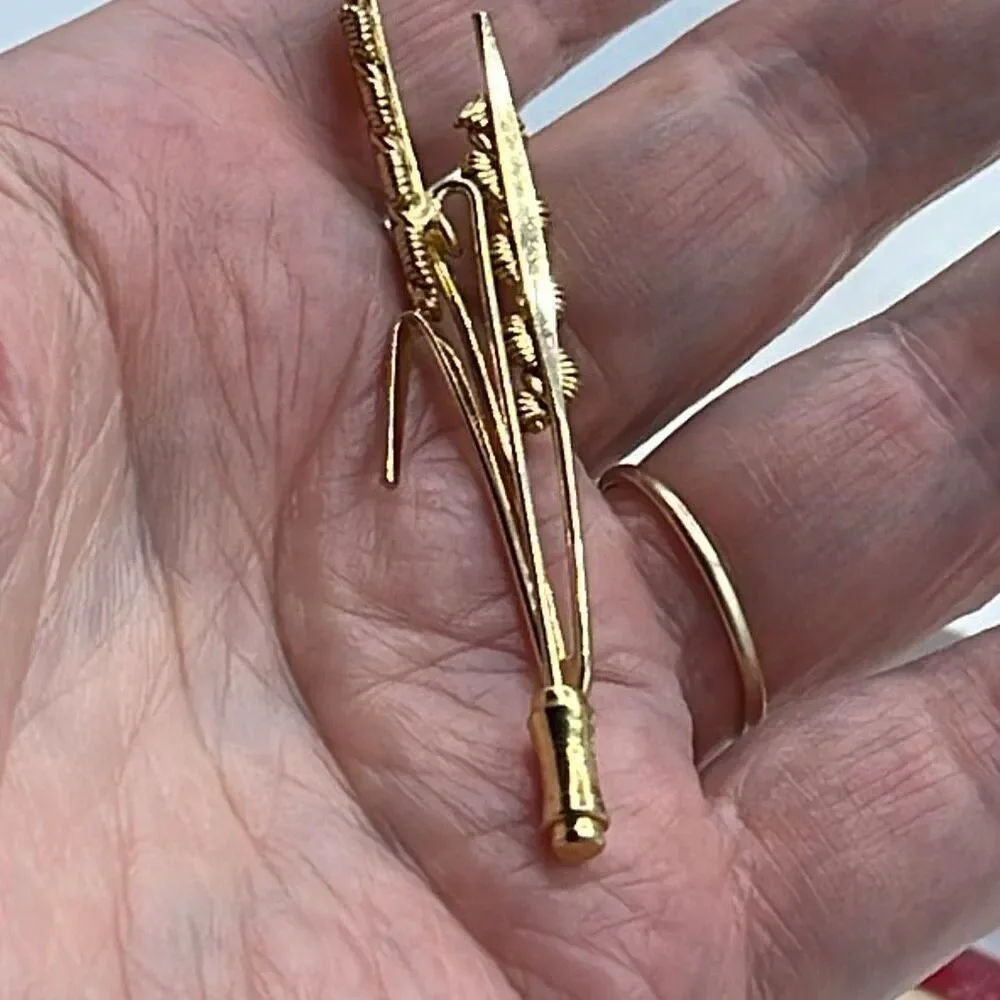 Vintage Double cat tail gold tone lapel pin.